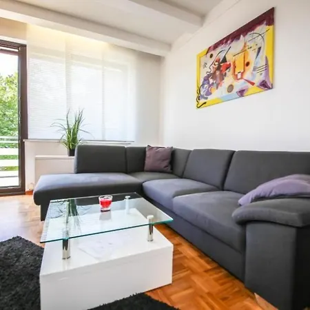 Sandburg Apartment *
